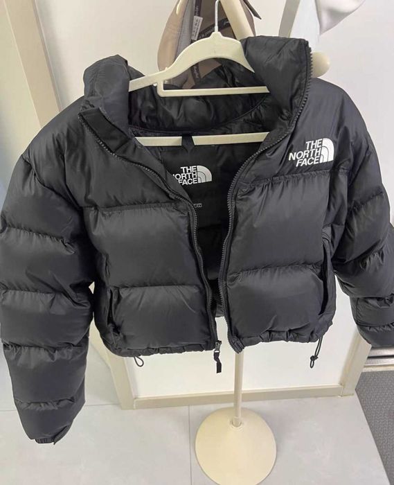 Krótka kurtka puchowa damska na modę