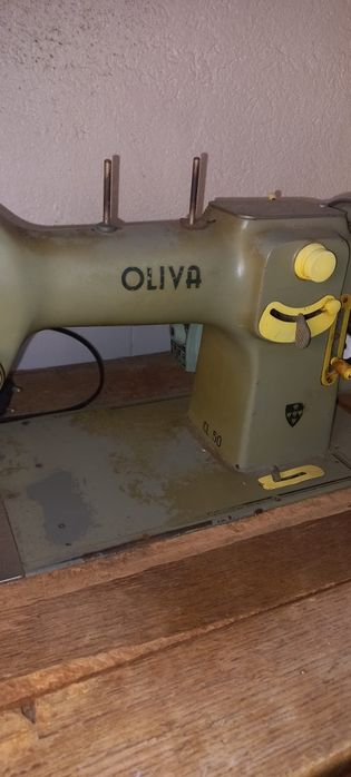Máquina de costura OLIVA