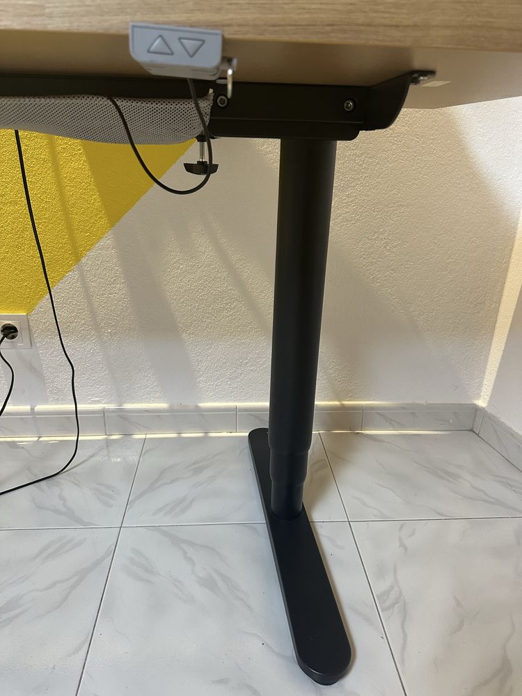 Estrutura de mesa elétrica IKEA