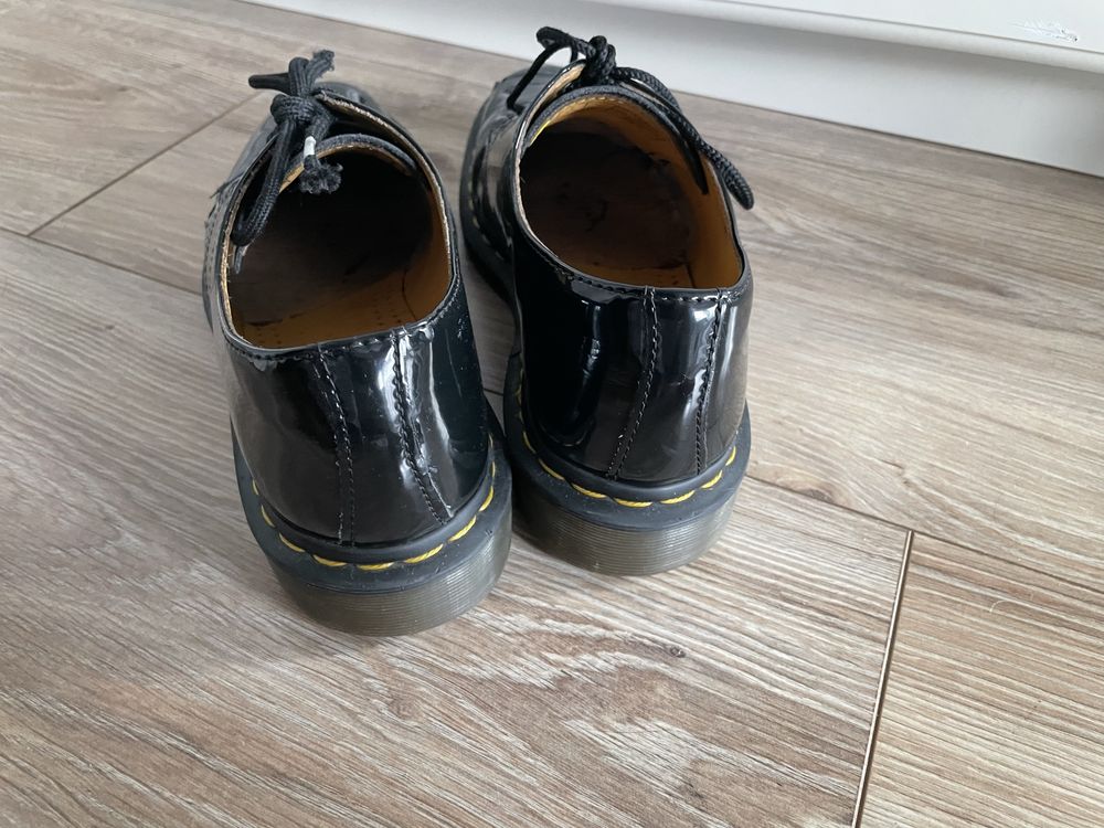 Dr. Martens martensy czarne polbuty lakierki lakierowane