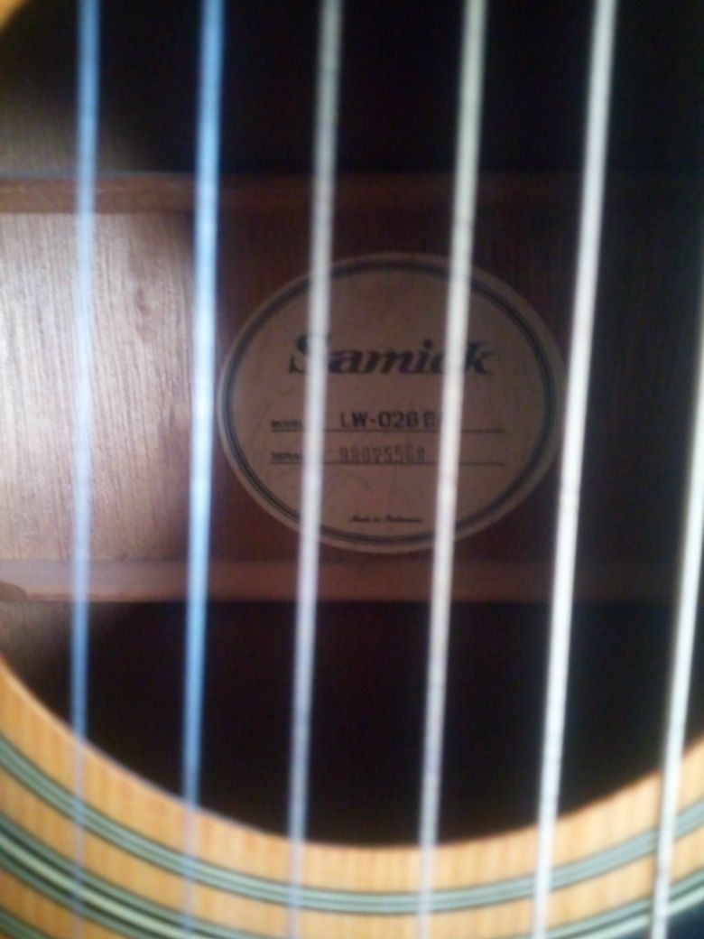 Guitarra Samick.