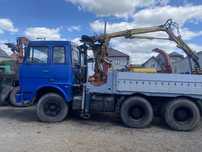 Вантажний автомобіль маз -64229 з маніпулятором