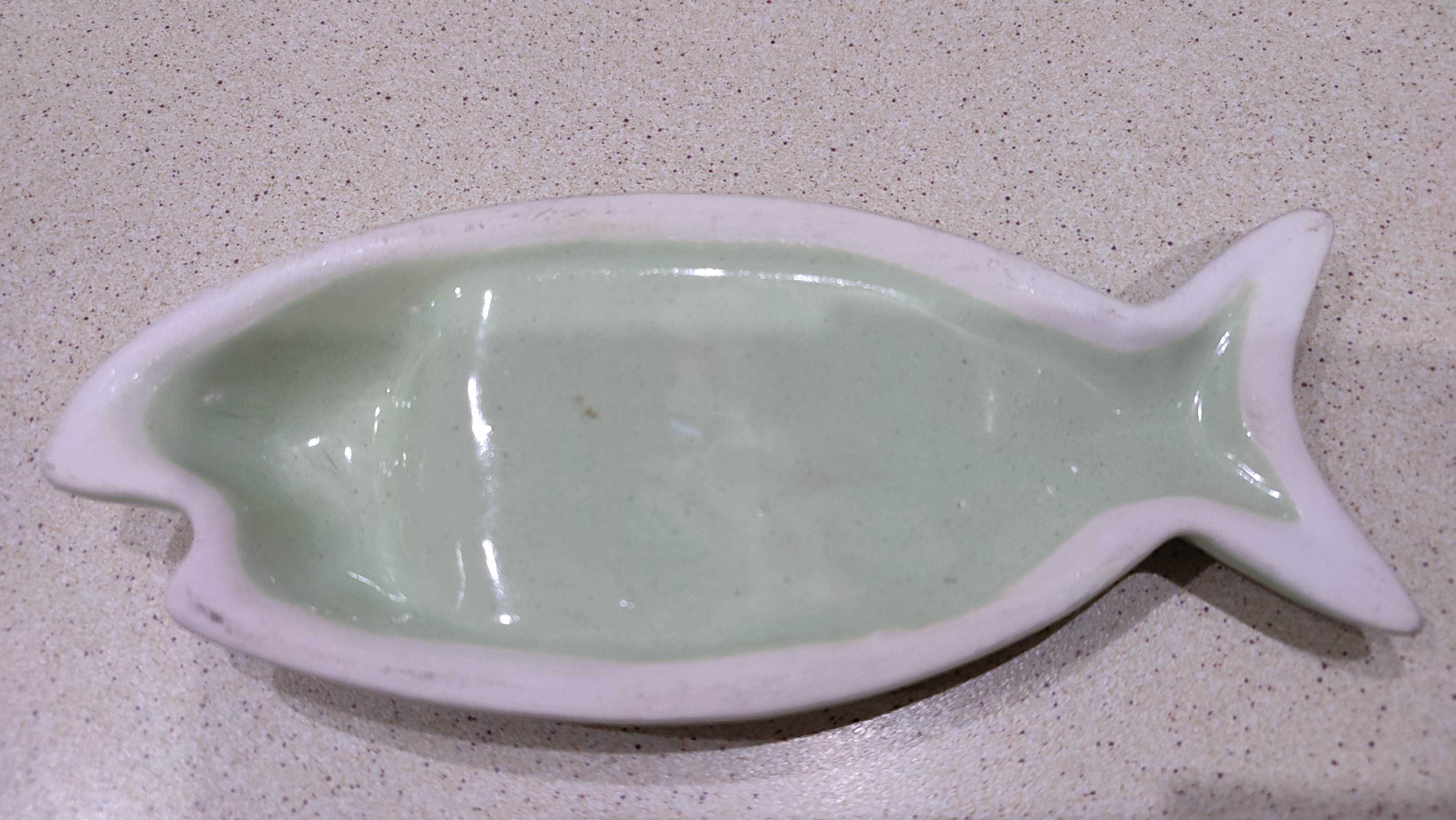 Mydelniczka ceramiczna w kształcie ryby