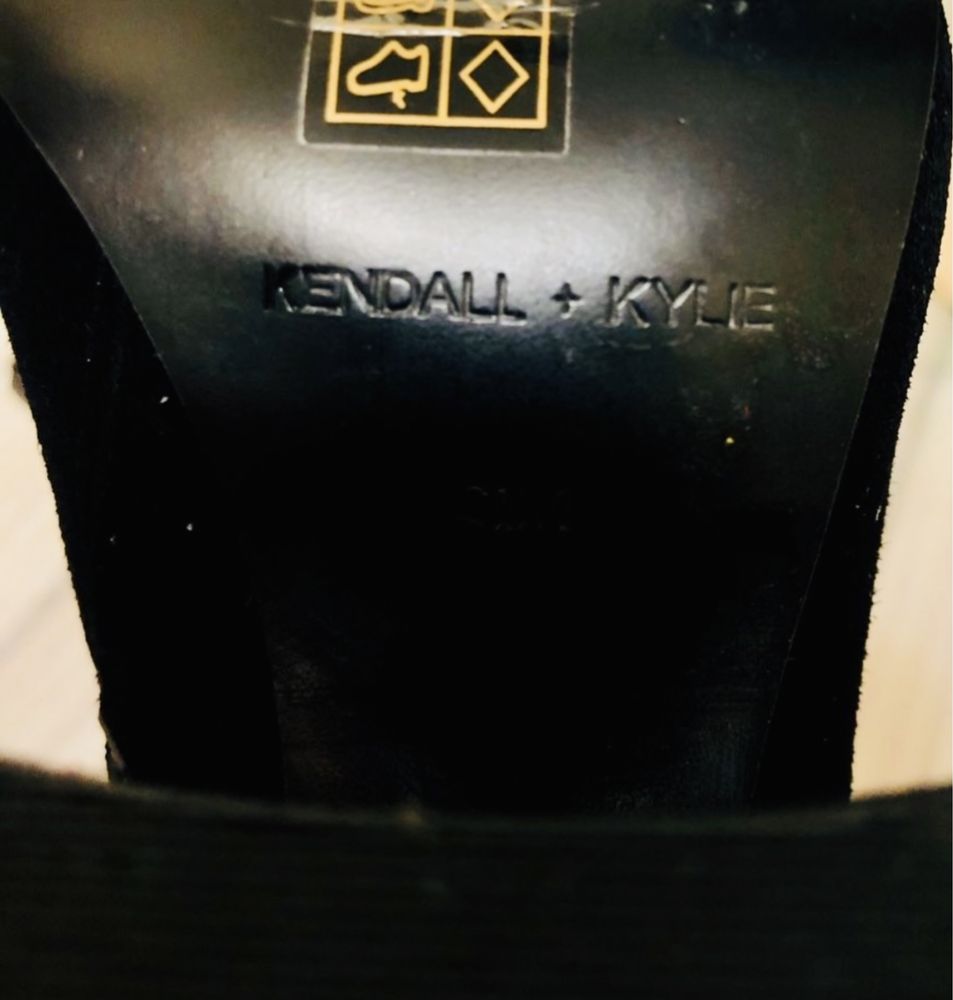 Женские осенние кожаные новые ботинки Kendall+Kylie 37 размер