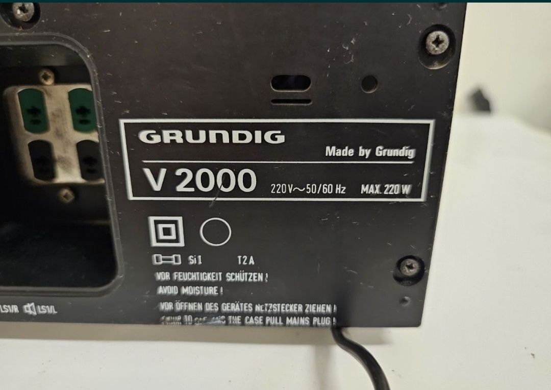 Wzmacniacz Grundig V 2000. Made in Germany.