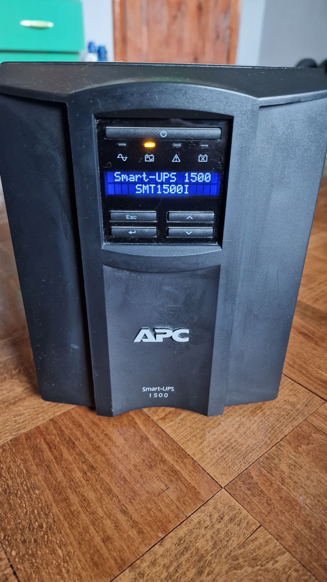 Продам джерело безперебійного живлення APC Smart UPS 1500I 1000w