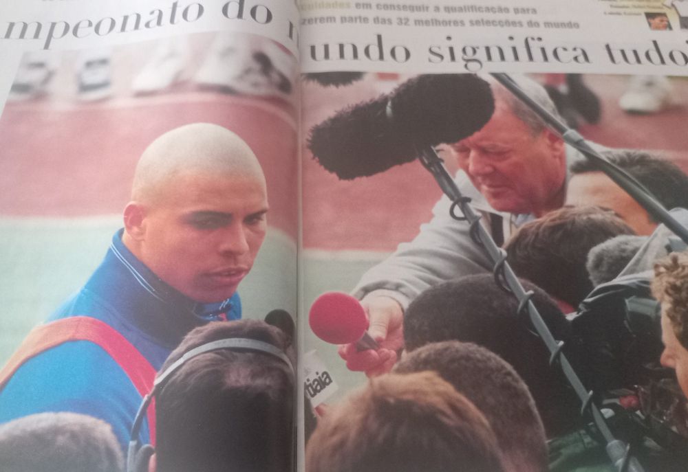 Ronaldo R9 em duas capas e revistas 1998 e 2002