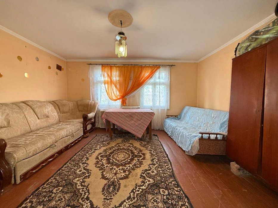 Продаж будинку з ділянкою