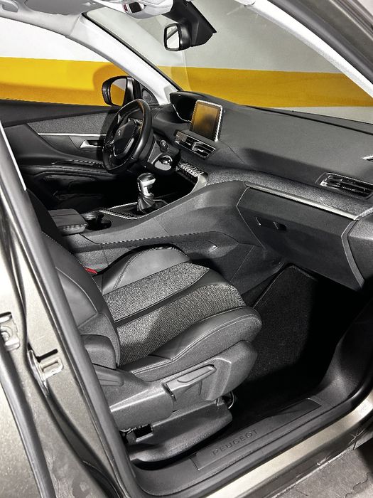 Peugeot 5008 Allure 1.5 impecável