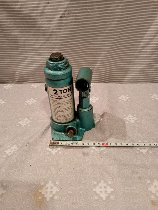 Lewarek podnośnik hydrauliczny