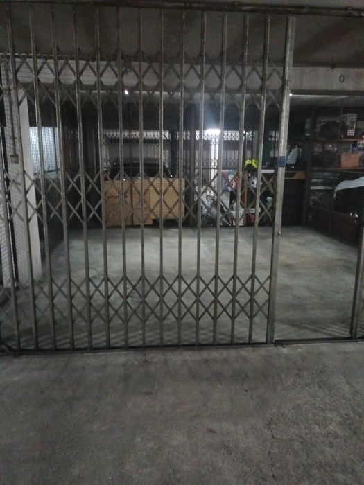 Aluga se garagem fechada