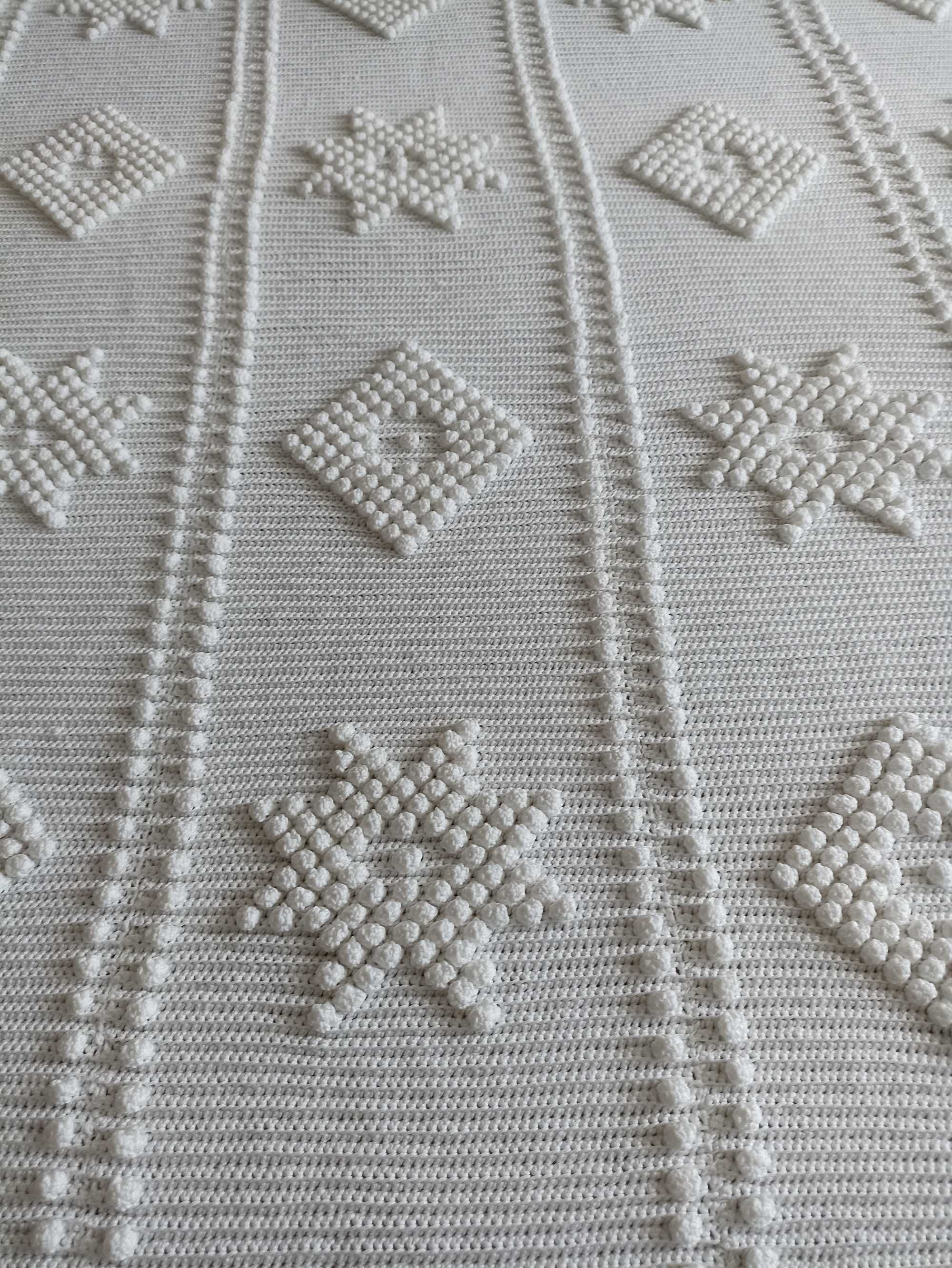 Colcha de linha em crochet para cama de casal