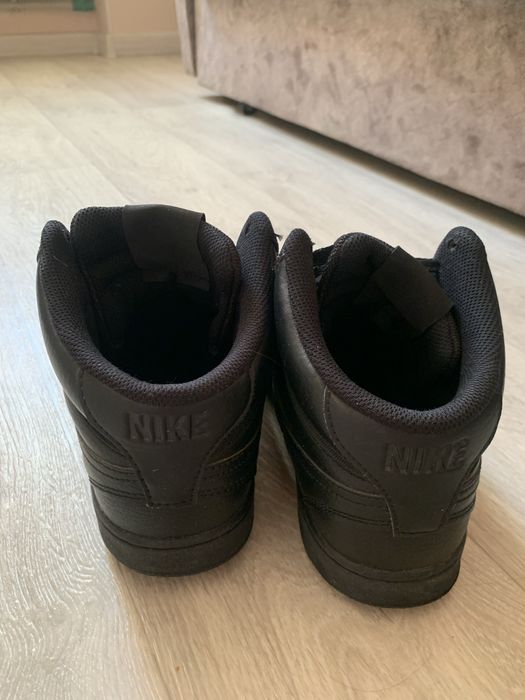 Продам чоловічі  ботинки Оригінал  Nike Court Vision розмір 42.5 27 см