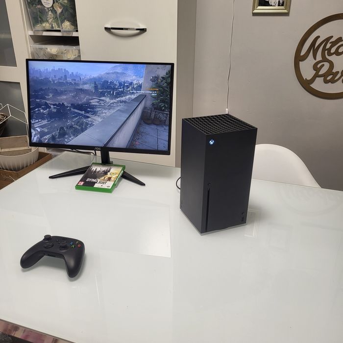 XBOX SERIES X plus PAD Stan idealny konsola 1tb