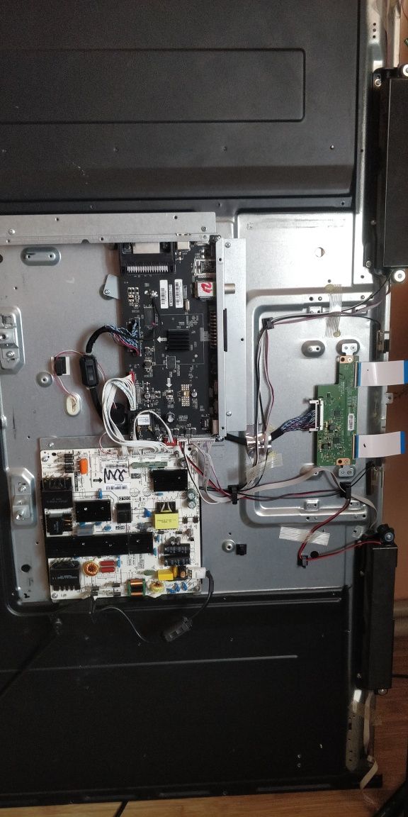 Телевізор sharp lc-49cfg6001k тріснута матриця.