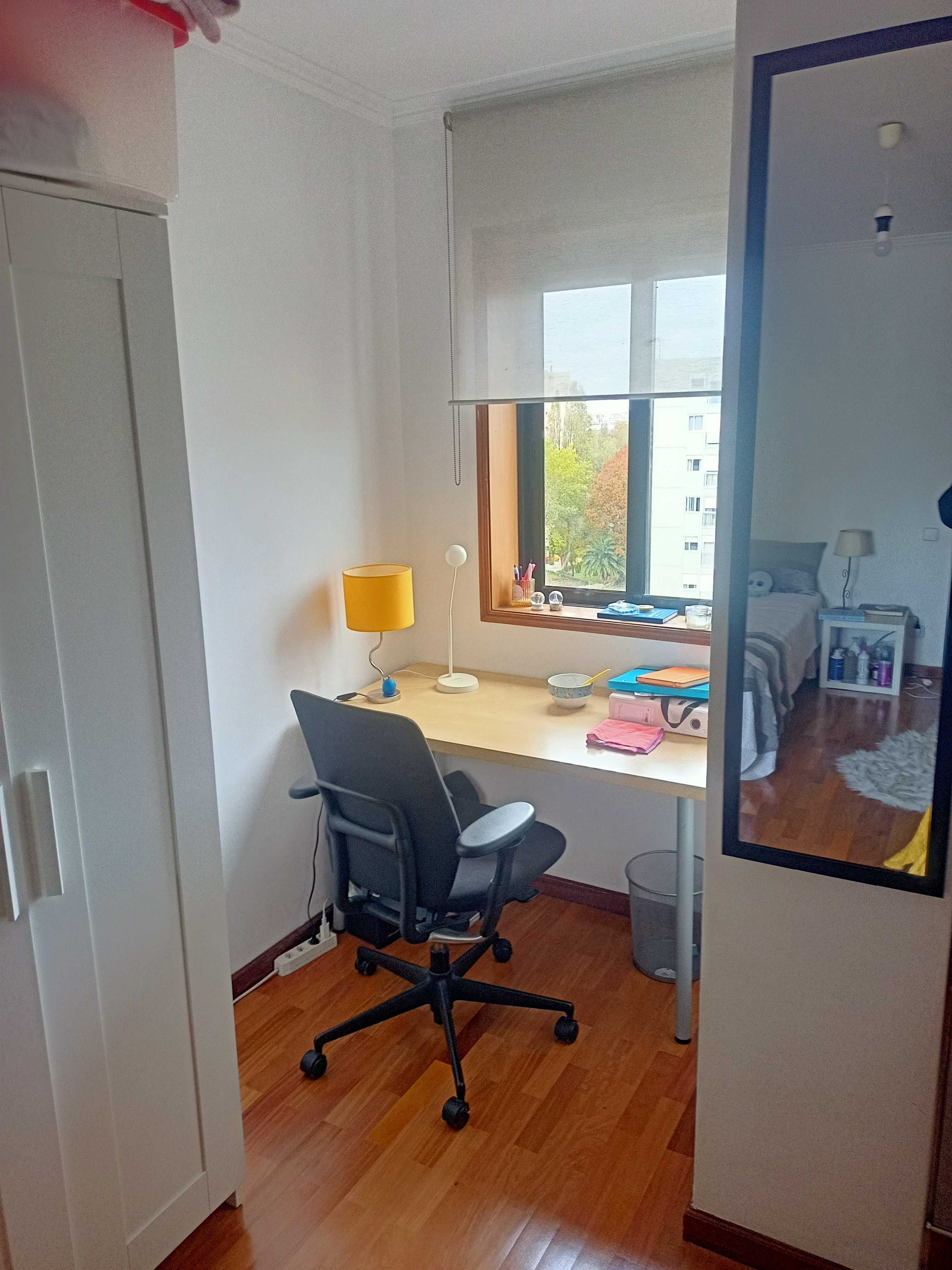 Quarto em apartamento ao Polo Universitário c/ despesas incluídas