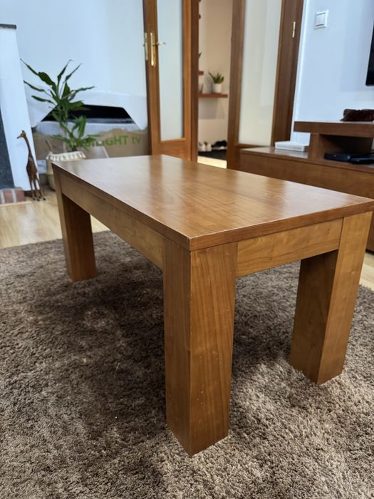 Mesa de centro em madeira maciça
