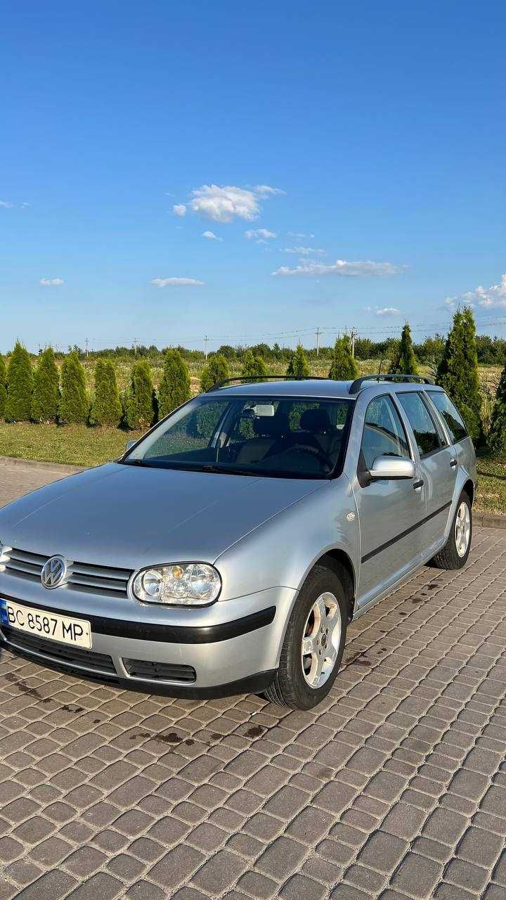 Автомобіль Volkswagen Golf Var. 1,6 Basic 77kw