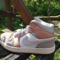 Жіночі кросівки Nike Air Jordan 1 Retro Mid Milan Beige High