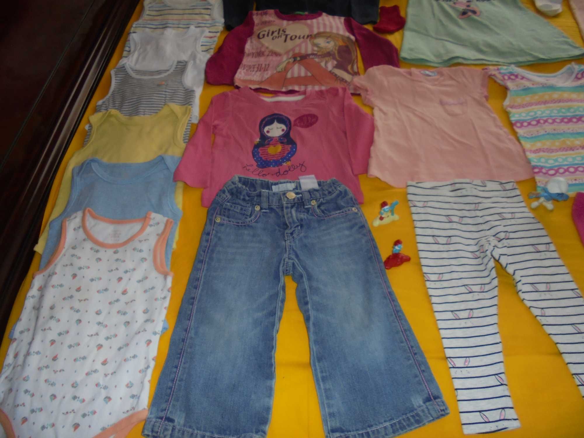 lote de roupa de menina os brinquedos