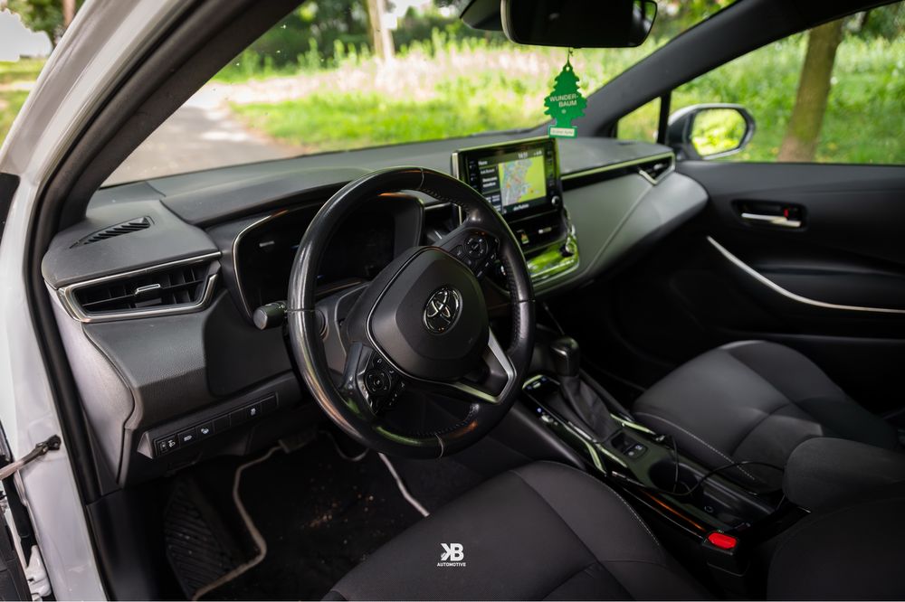 Wypożyczalnia AUT wynajem samochodów - Toyota Corolla Hybryda Automat