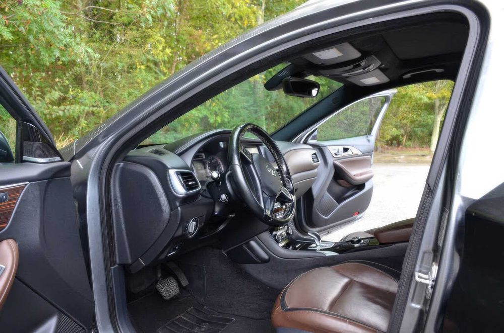 INFINITI QX30 Premium      2017