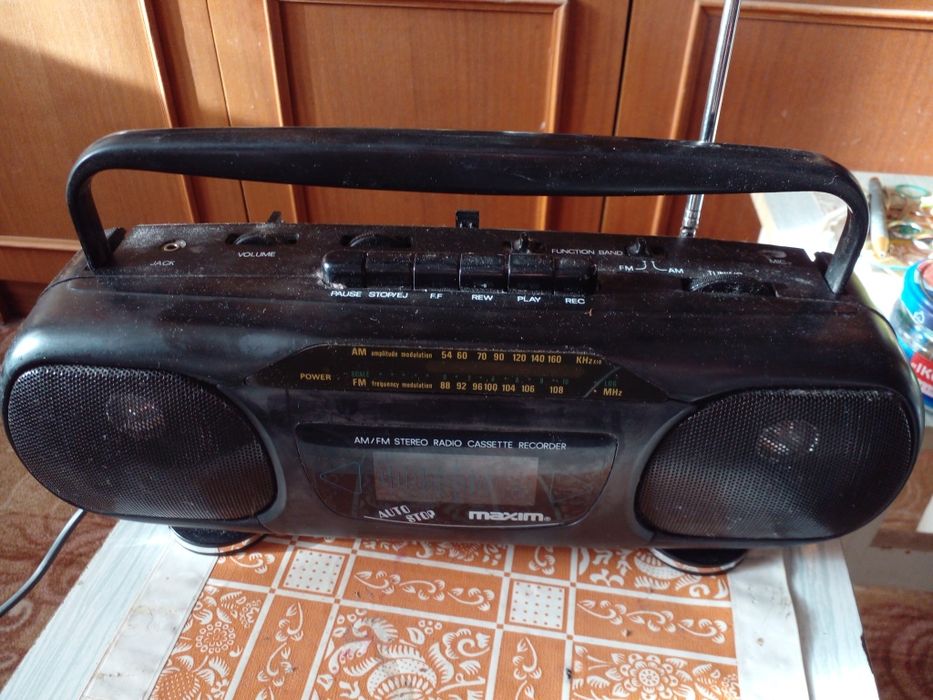 Винтажный универсальный кассетный магнитофон