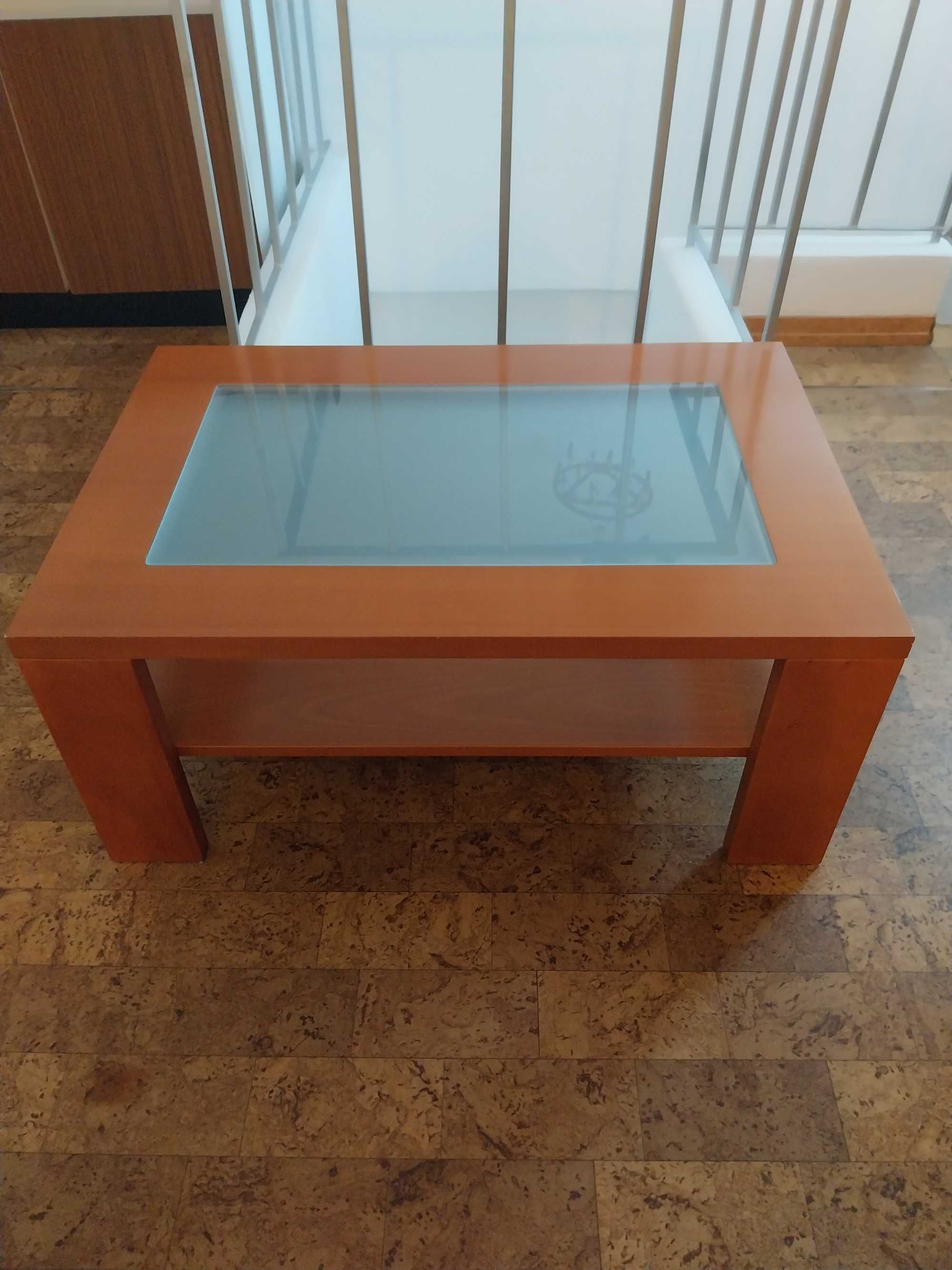 Mesa de Sala em bom estado,como nova