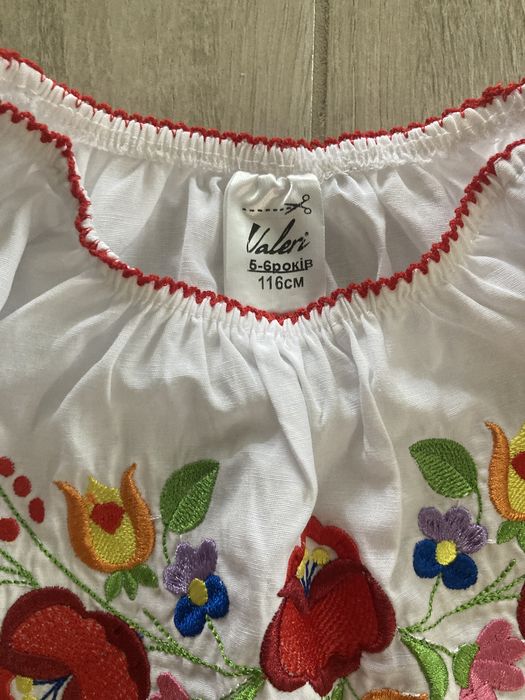 Продам вишиванку дівчачу