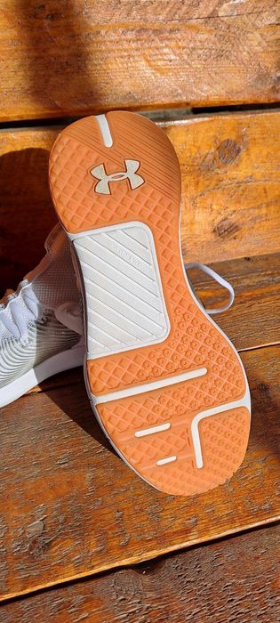 Under armour nova