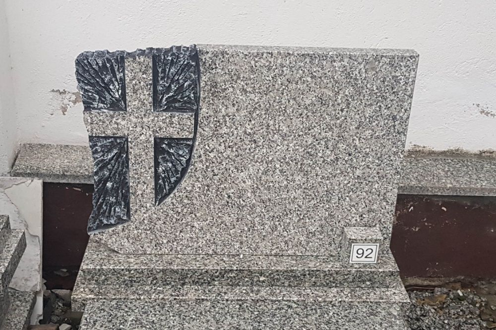 Pomnik nagrobek zł pojedynczy jasny polski granit nie chiny