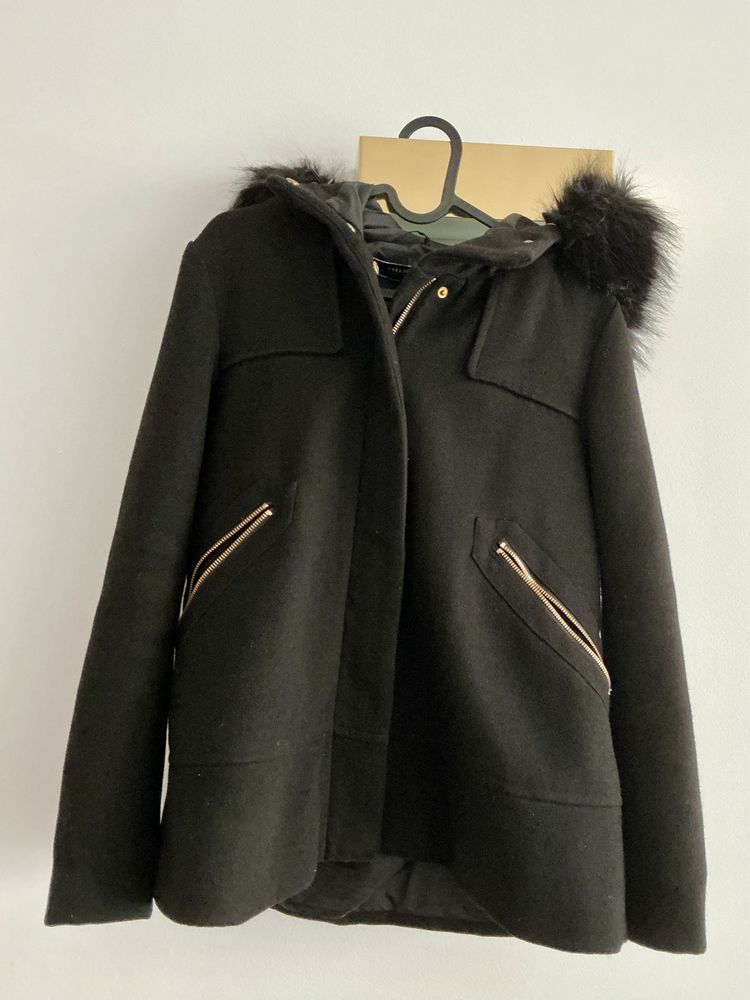 Casaco preto com capuz zara XS