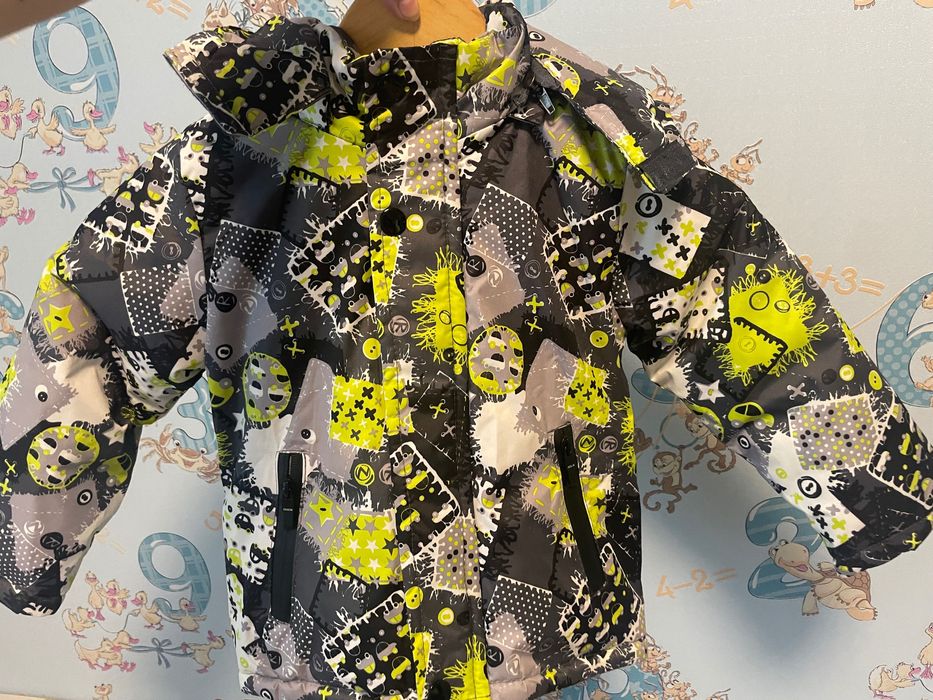 Зимова куртка для хлопчика на 3-4 роки.