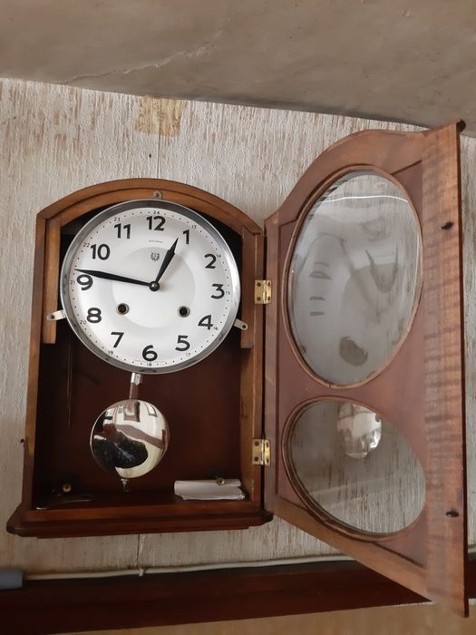 Relógio antigo da Reguladora