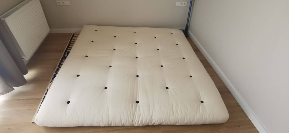 Materac futon ze stelażem 200x200 średnio twardy sprężysty z lateksem