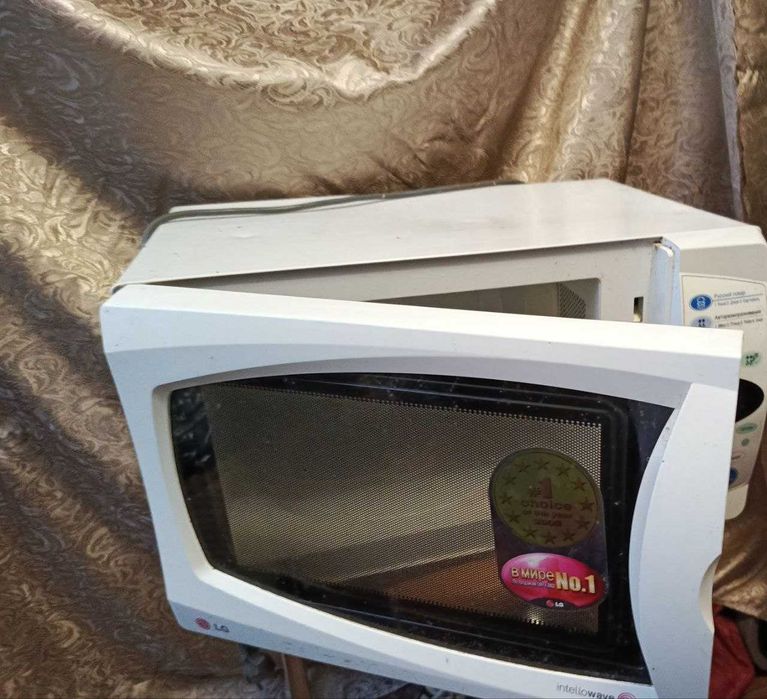 Микроволновая печь LG  MS-2642 W