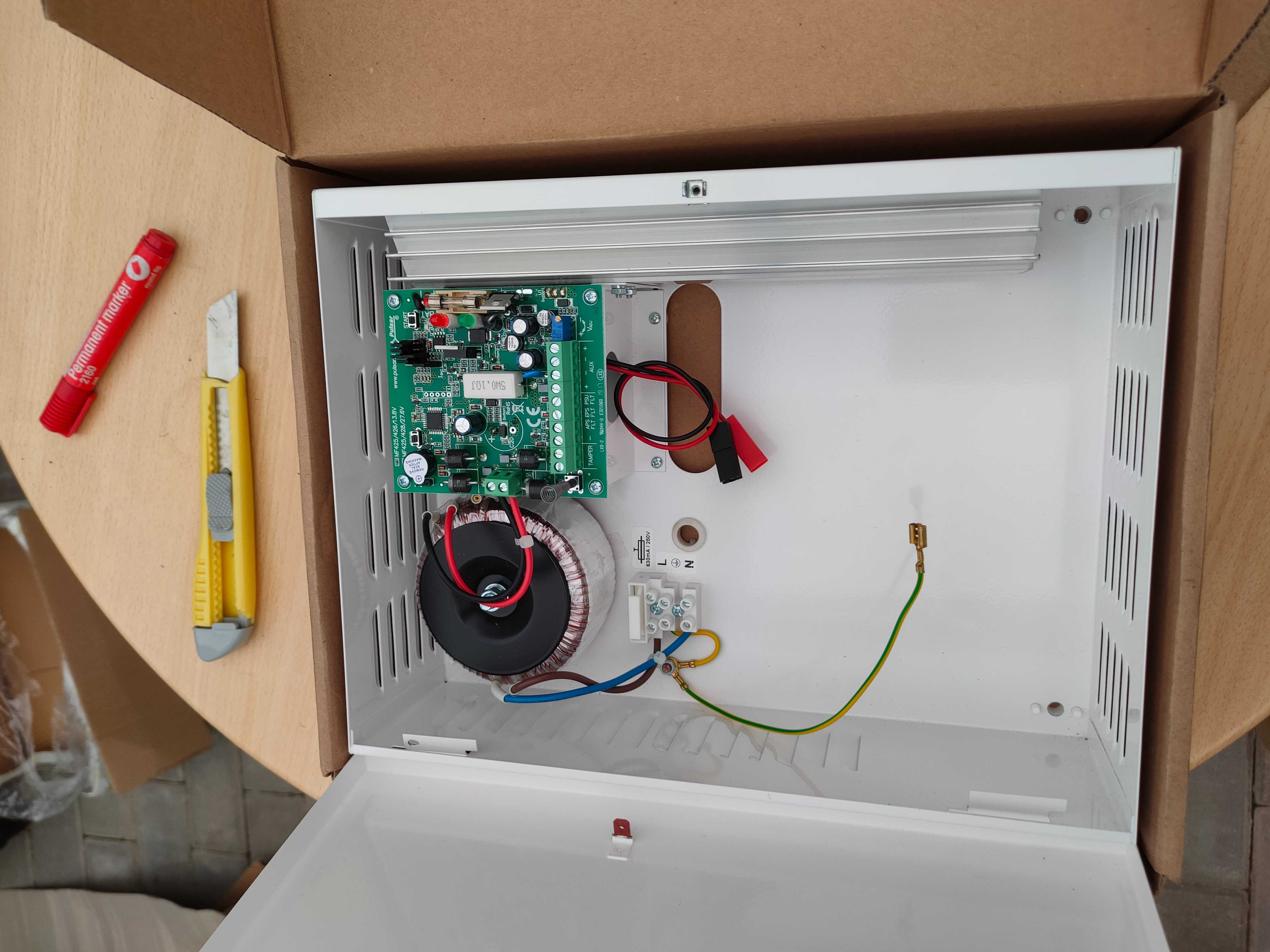 AWZ333 - Zasilacz buforowy liniowy 13,8V/3A/17Ah/LM PULSAR