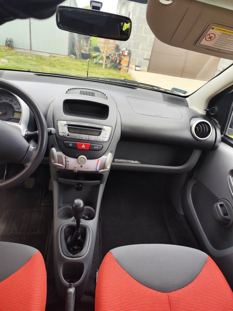 Sprzedam Peugeot 107 1.0 benzyna mały przebieg