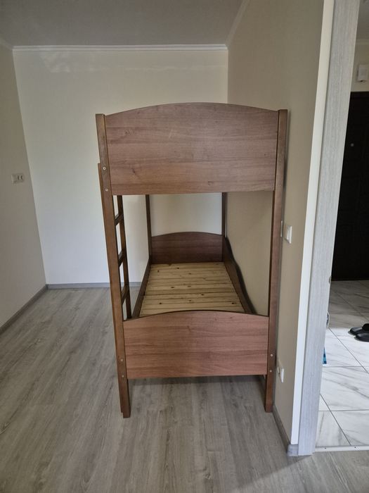 Двох ярусне ліжко із дерева в непоганому стані