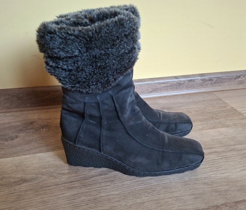 Brązowe czekoladowe botki na koturnie z futerkiem 38