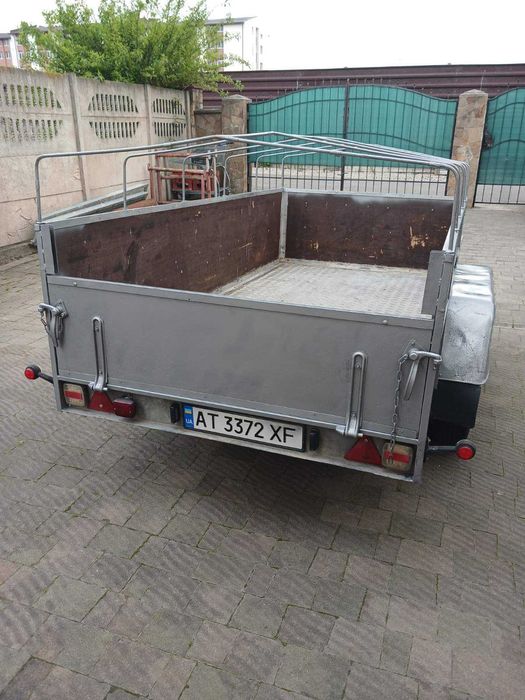 Прицеп легковий двохосний з гальмами