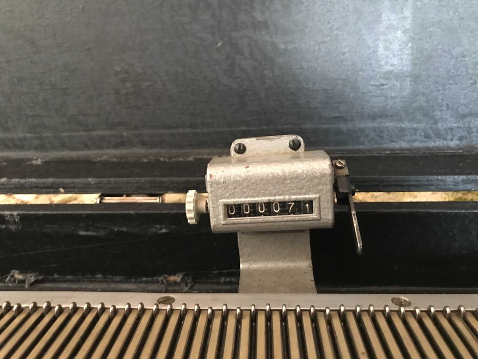 Вʼязальна машина Северянка, в футлярі