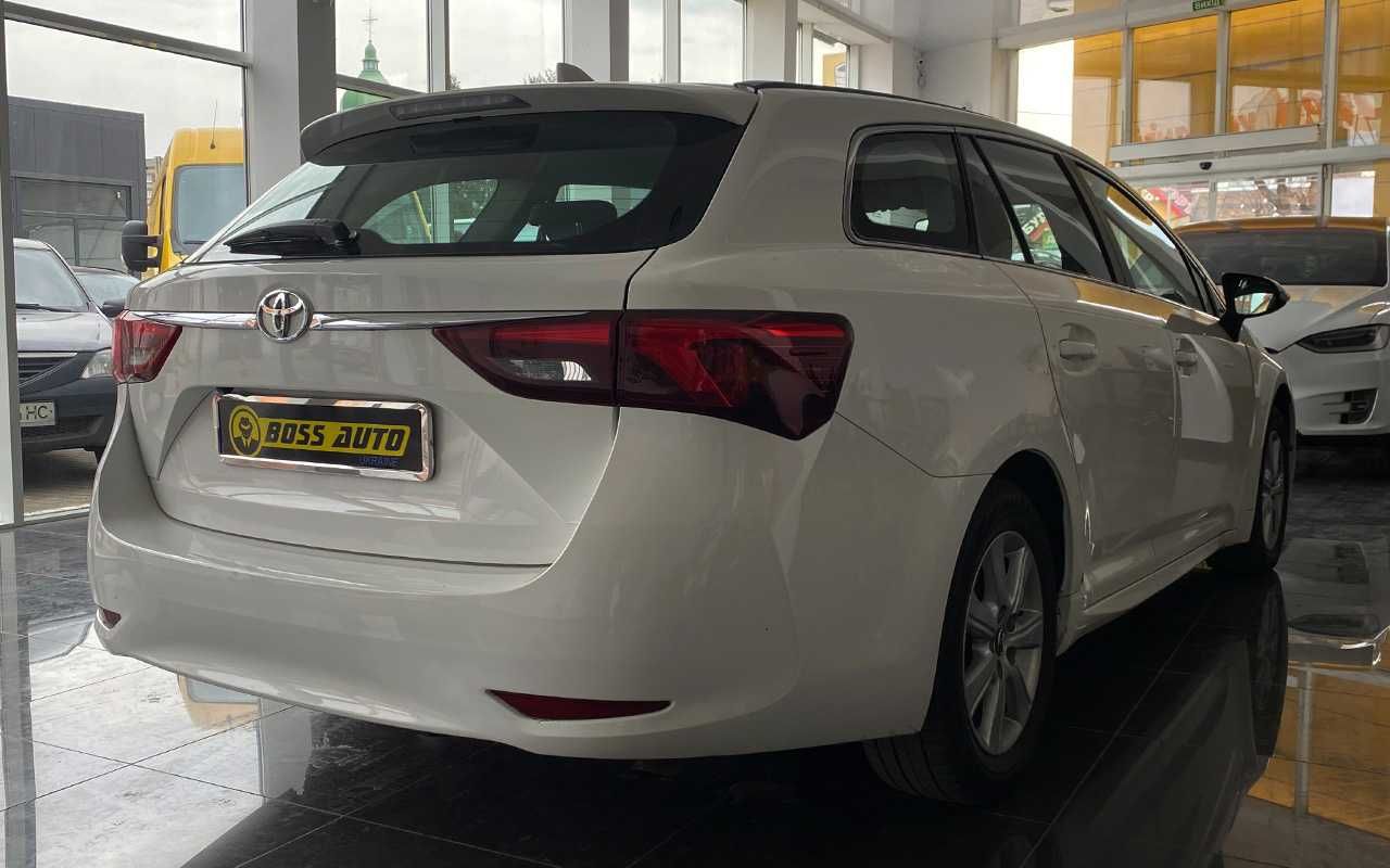 Toyota Avensis 2015