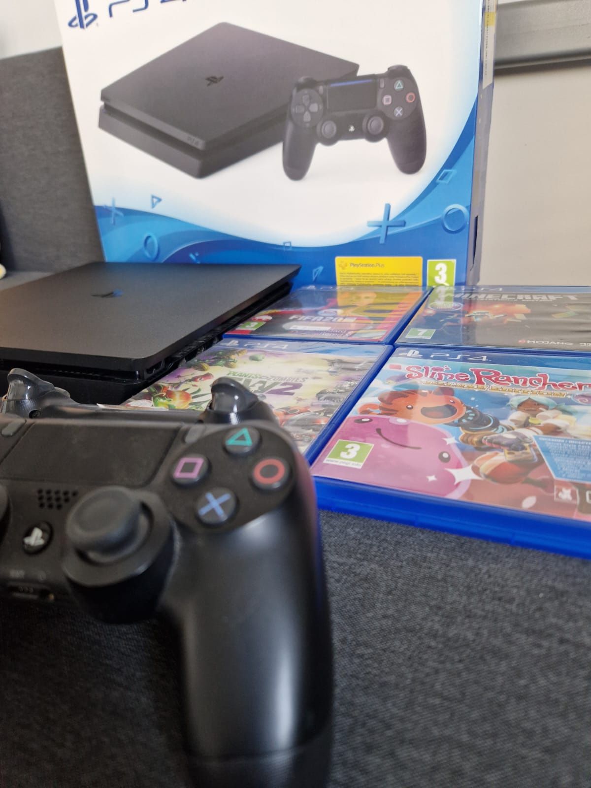 PlayStation4 i 4 gry