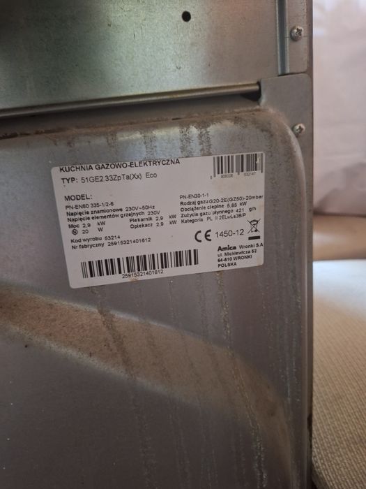 Kuchenka gazowa z elektrycznym piekarnikiem