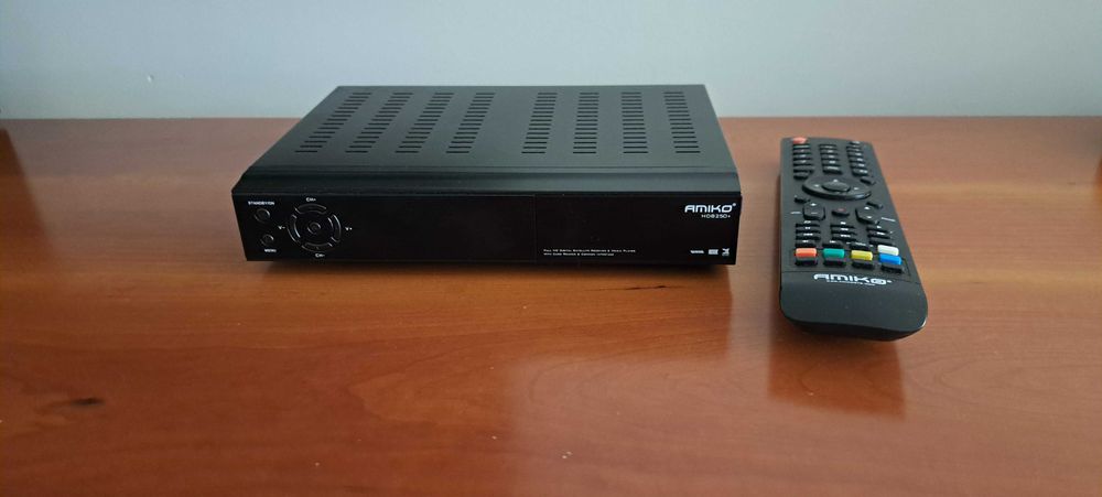 Box TV Amiko HD8250+ como nova com  comando