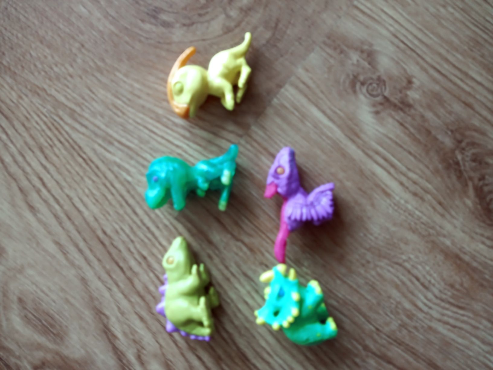 Dinozaury kindej joy