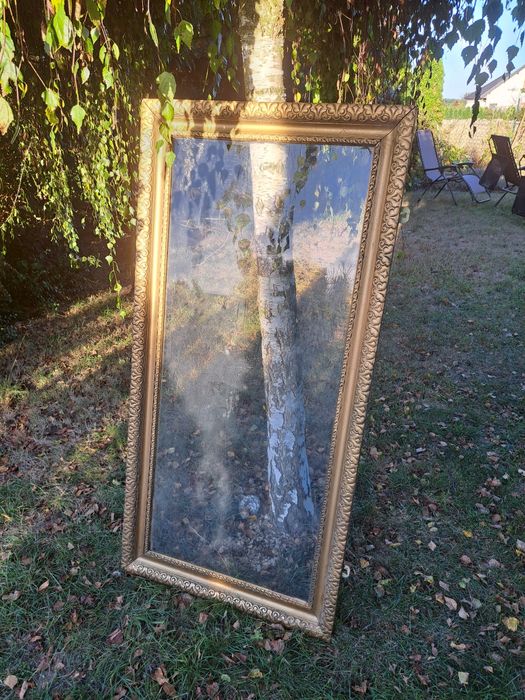 Antyczna rama drewniana, złocona – z lustrem – 135 × 65 cm
