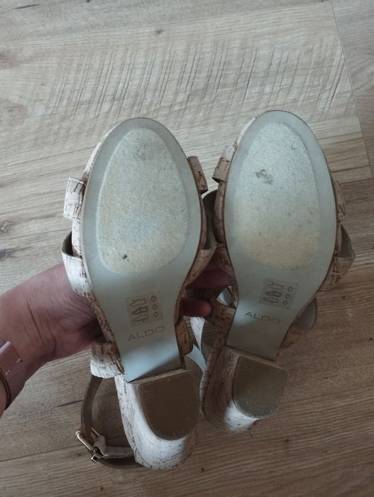 Sandały na obcasie Aldo, rozmiar 41, beżowe korek