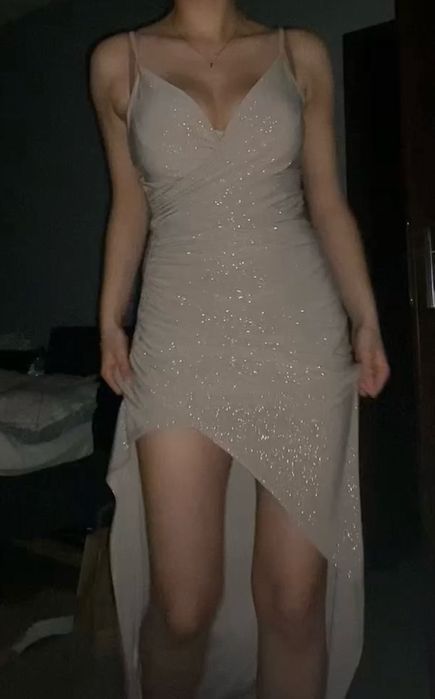 Sukienka balowa maxi brokatowa bezowa dluga